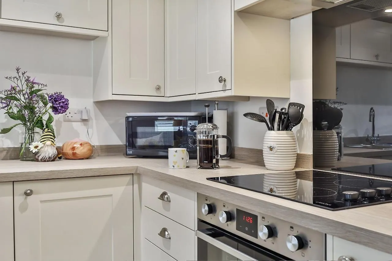 Finest Retreats - Bumblebee Cottage Pickering 0*,